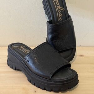 Zodiac Women’s Halle Slide Platform Sandal